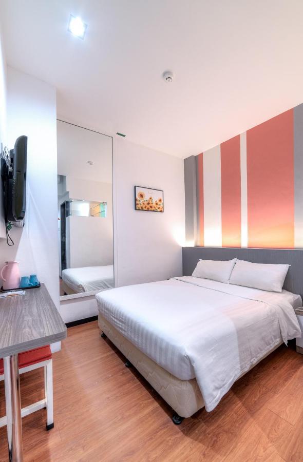 HelicoNia Hotel George Town Esterno foto