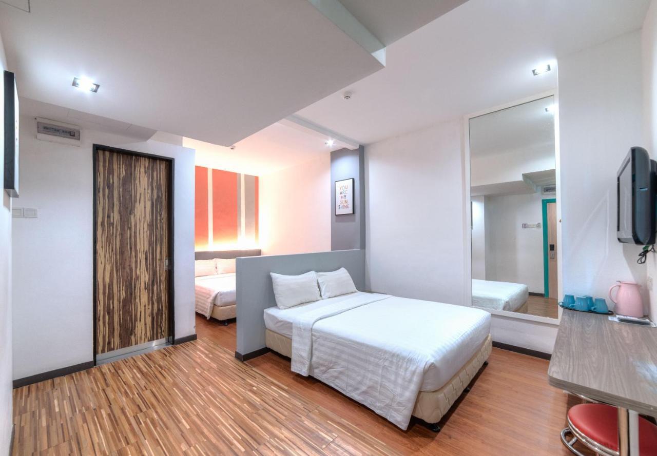 HelicoNia Hotel George Town Esterno foto