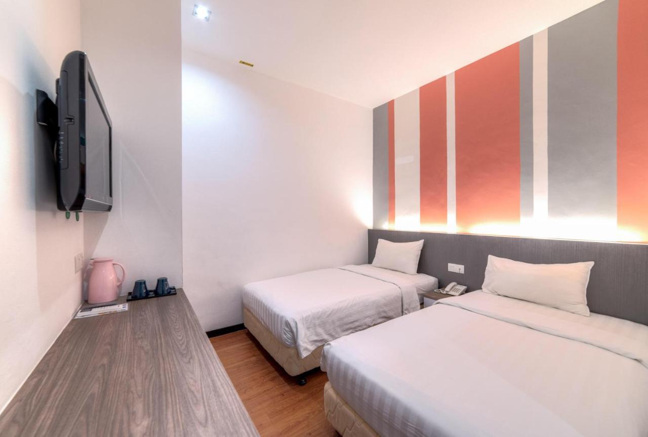 HelicoNia Hotel George Town Esterno foto