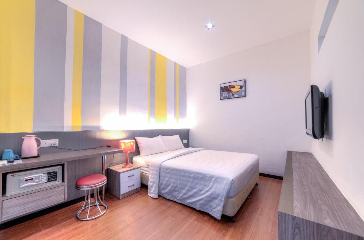 HelicoNia Hotel George Town Esterno foto