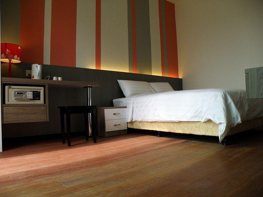 HelicoNia Hotel George Town Esterno foto
