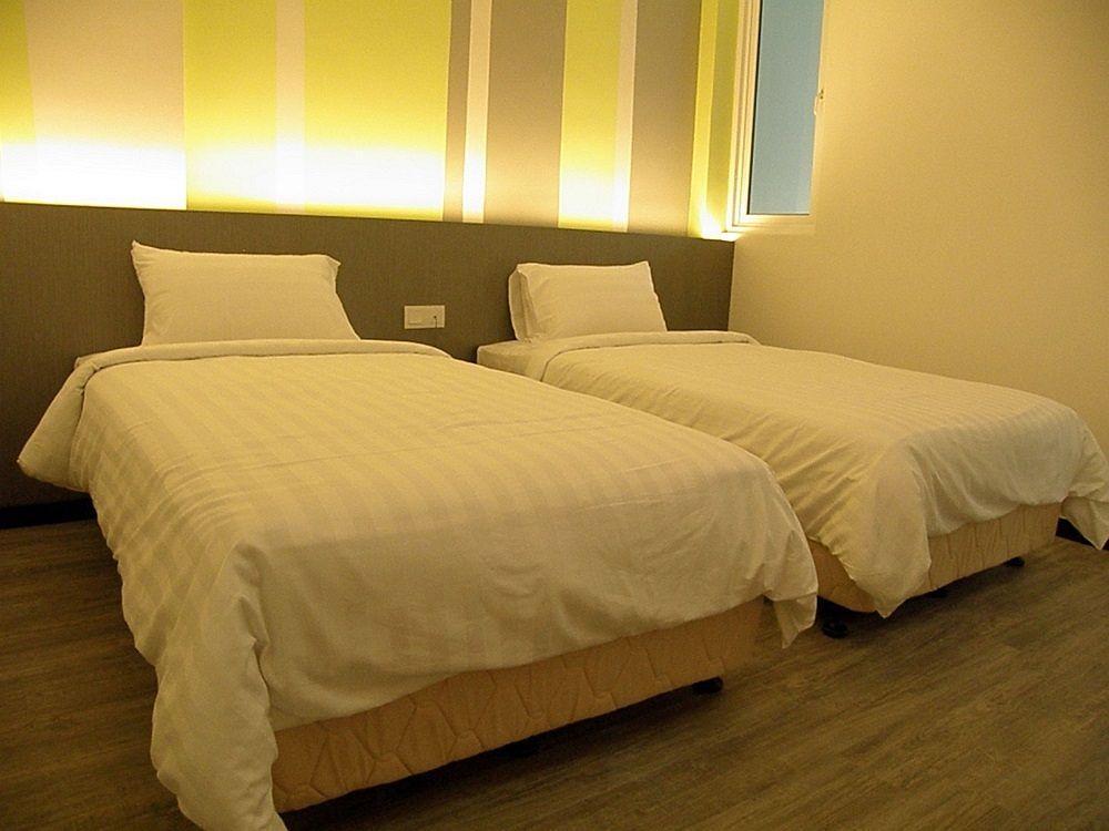HelicoNia Hotel George Town Esterno foto