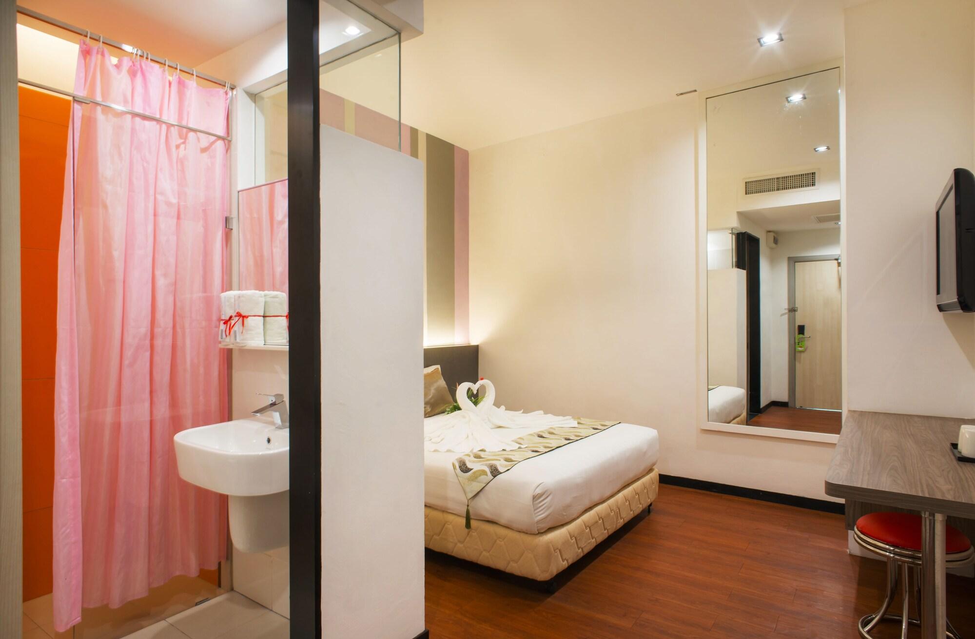HelicoNia Hotel George Town Esterno foto