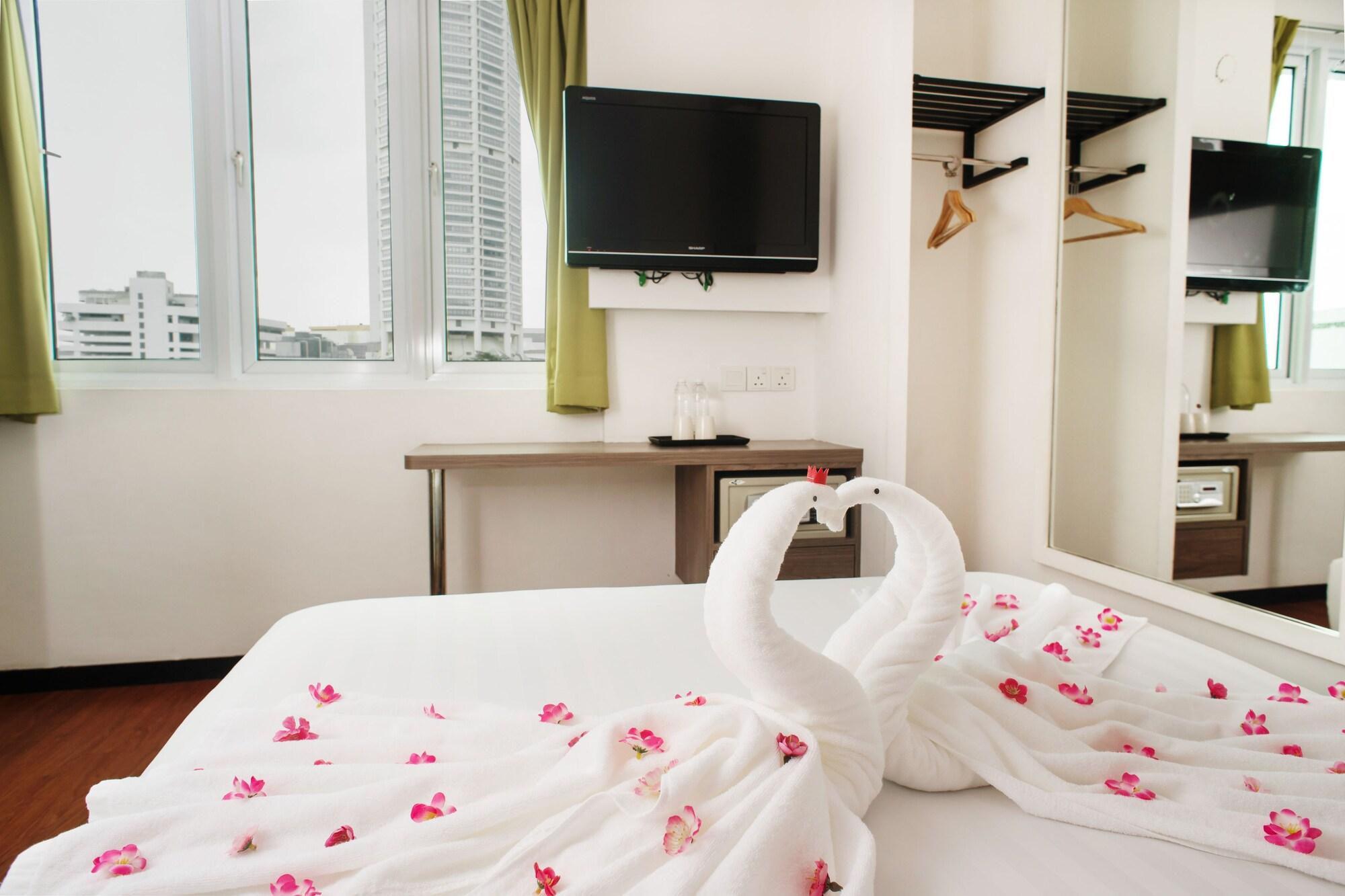 HelicoNia Hotel George Town Esterno foto