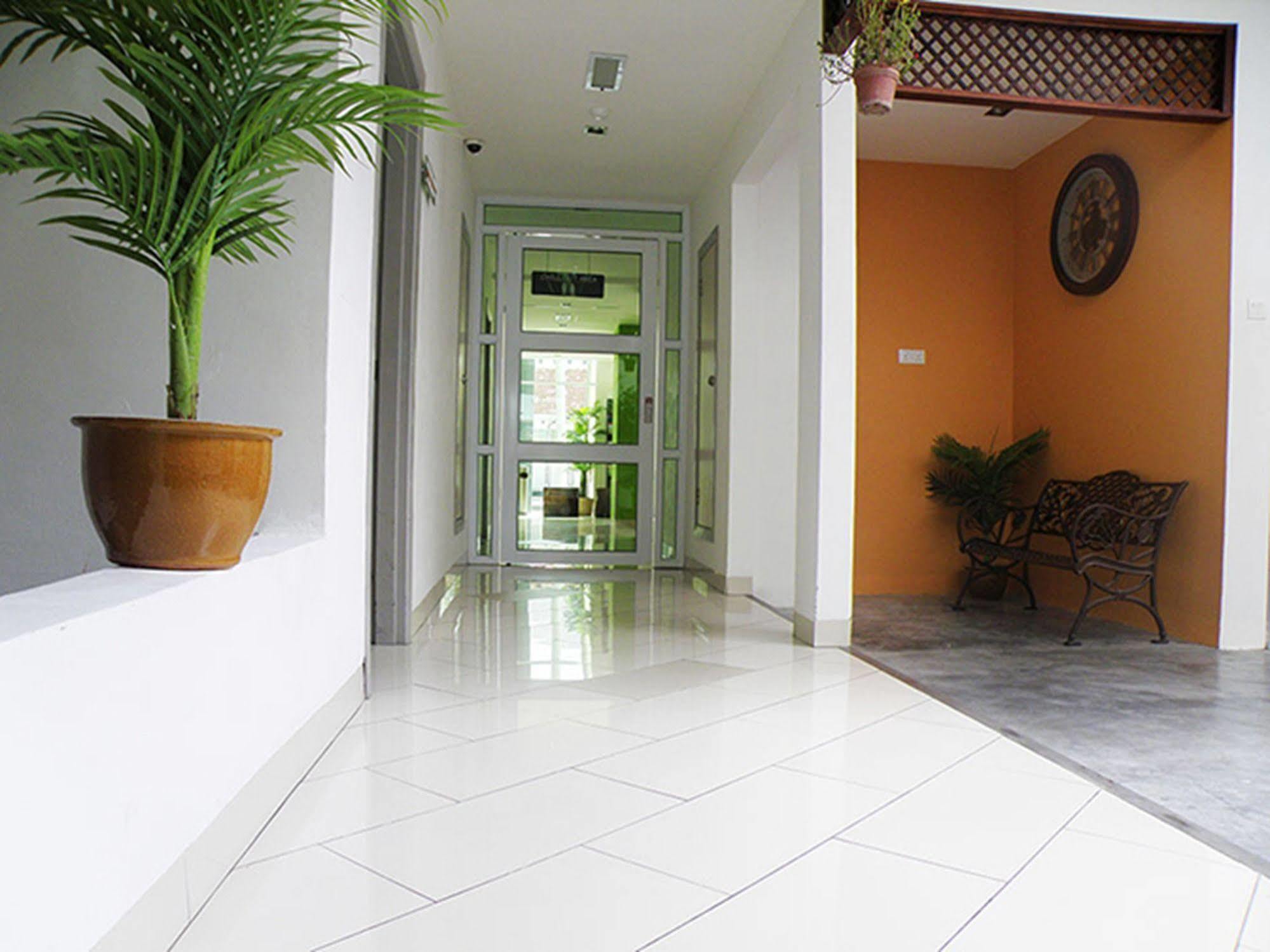 HelicoNia Hotel George Town Esterno foto
