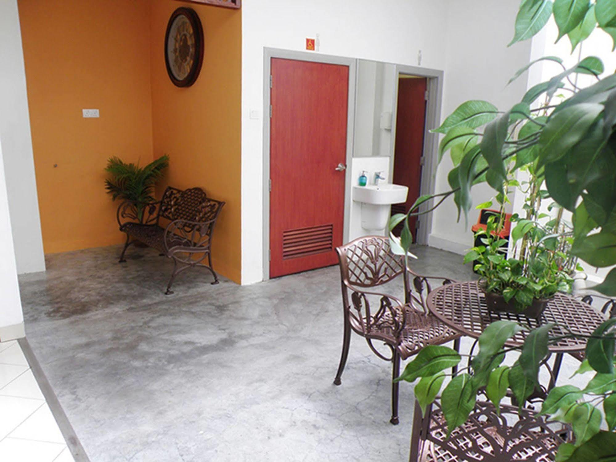 HelicoNia Hotel George Town Esterno foto