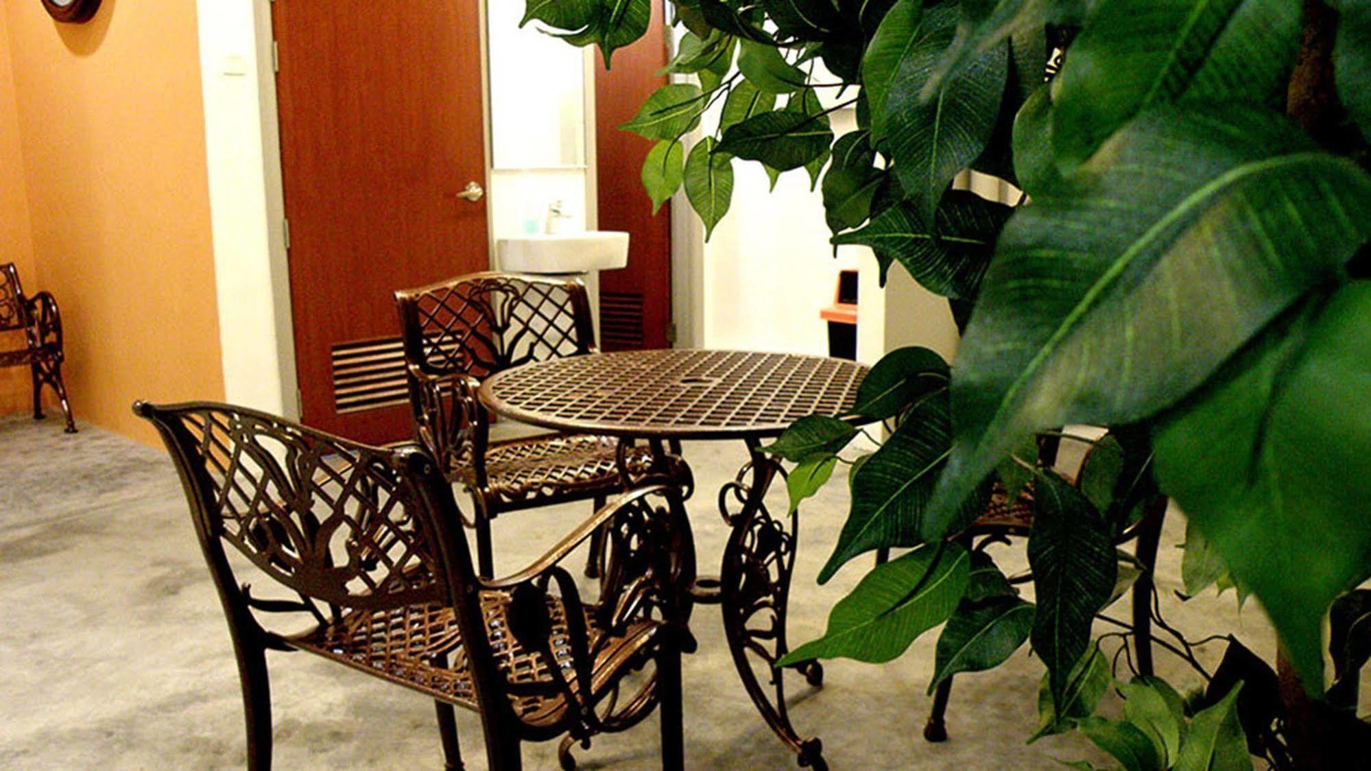 HelicoNia Hotel George Town Esterno foto