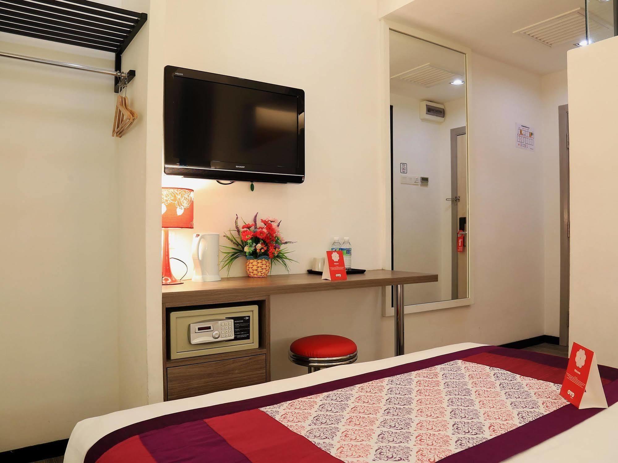 HelicoNia Hotel George Town Esterno foto