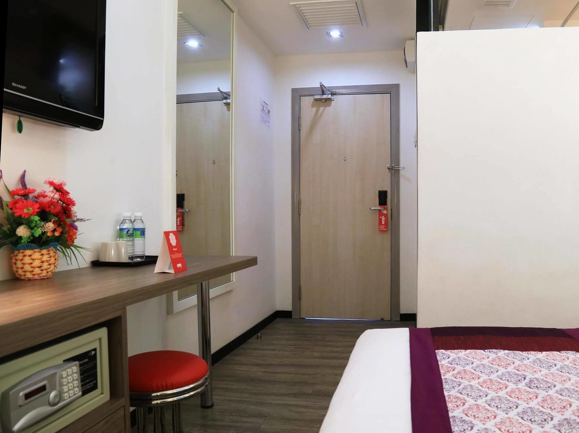 HelicoNia Hotel George Town Esterno foto