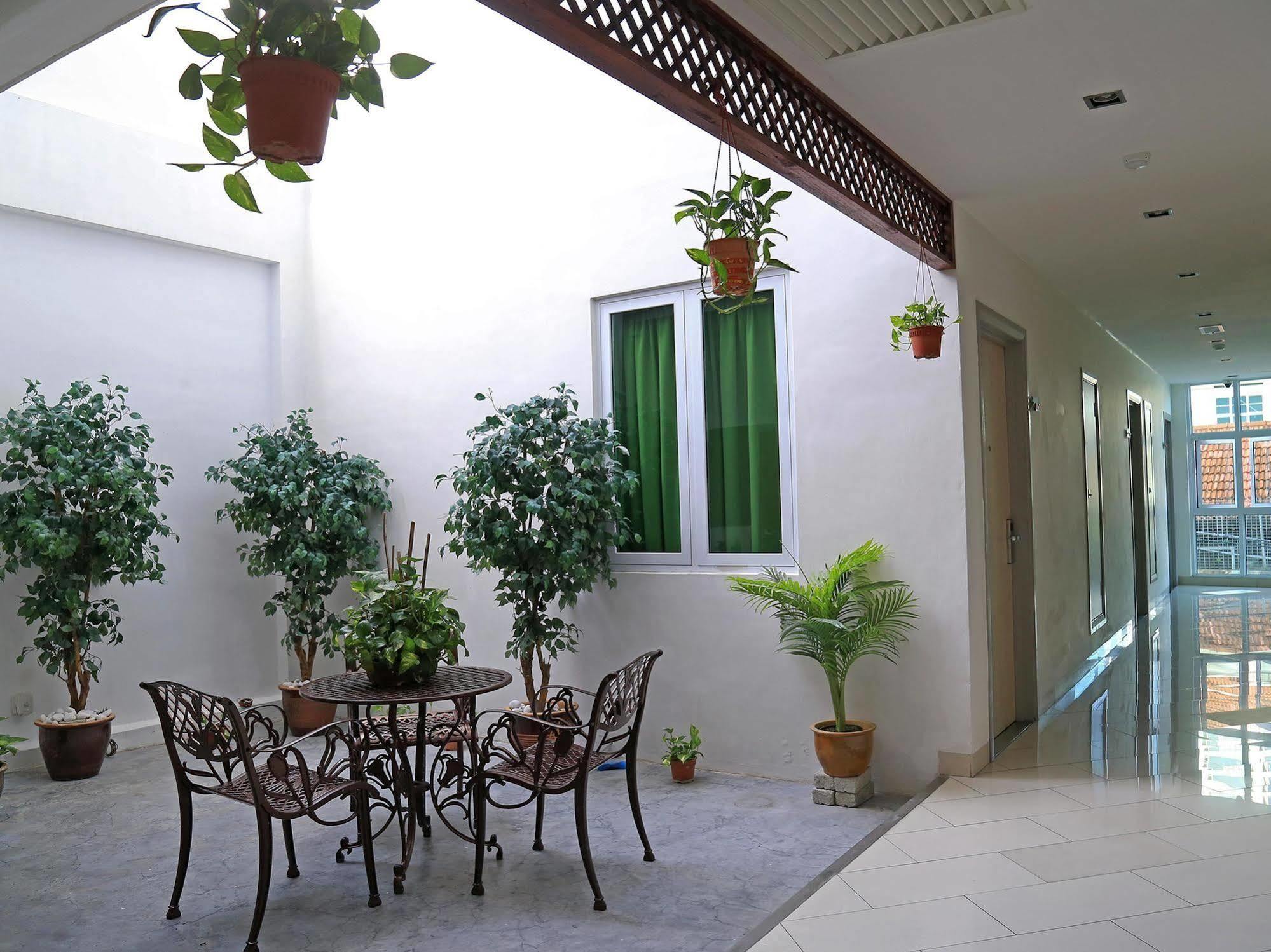 HelicoNia Hotel George Town Esterno foto