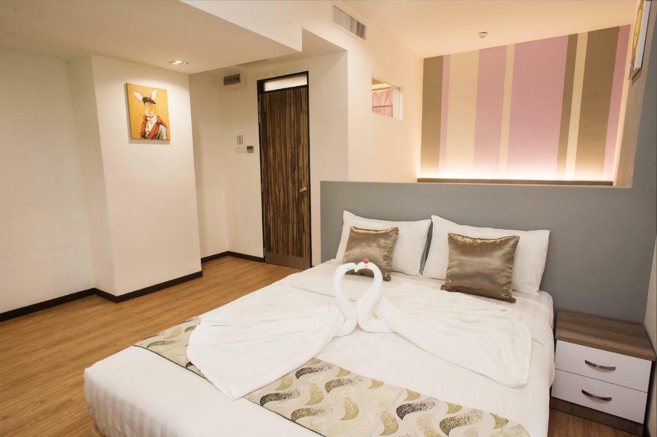 HelicoNia Hotel George Town Esterno foto