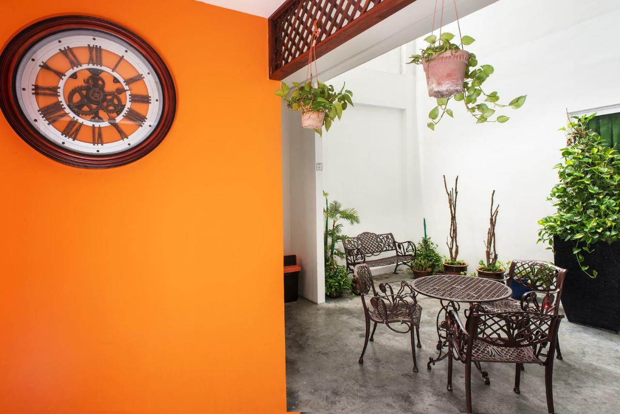 HelicoNia Hotel George Town Esterno foto